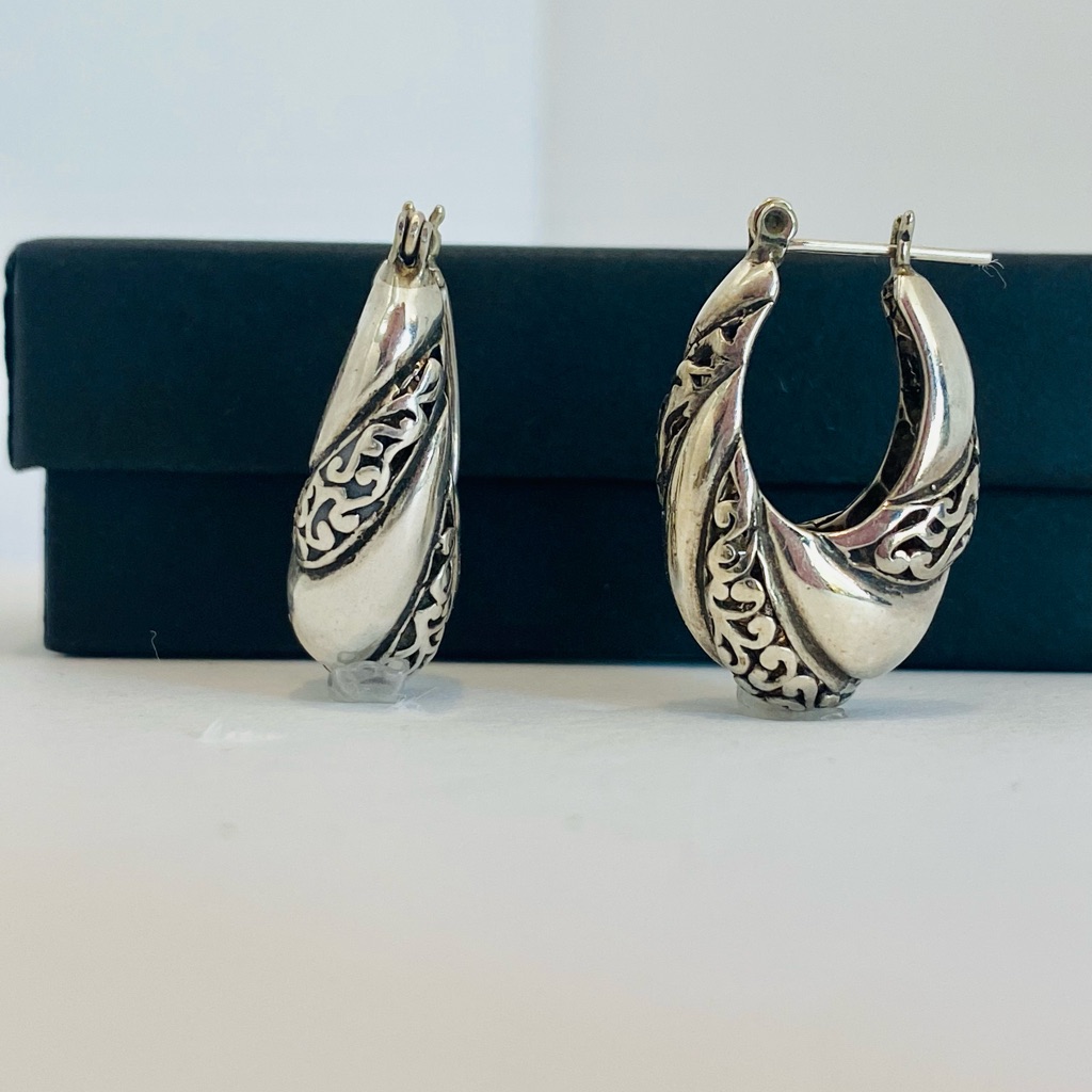 Silpada Sterling Silver Filigree Earrings 75$
